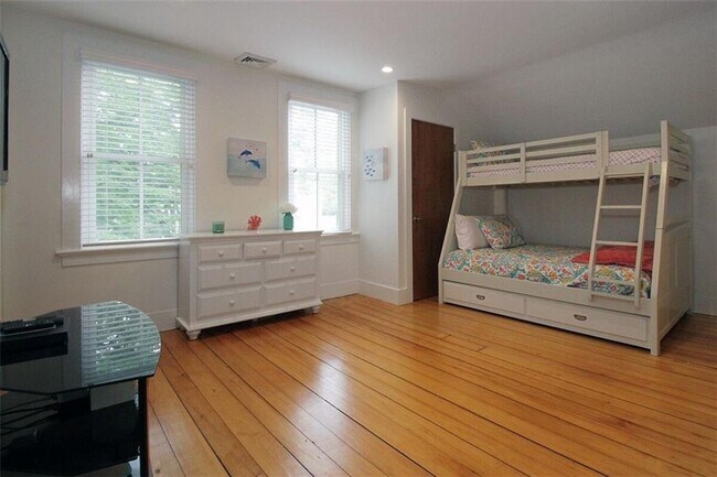 Building Photo - 364 Bellevue Ave