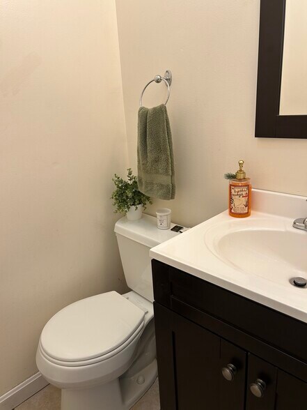 Building Photo - 33 Delle Ave