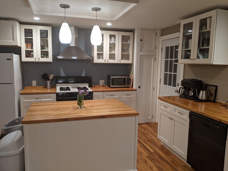 Kitchen - 18 Elm St