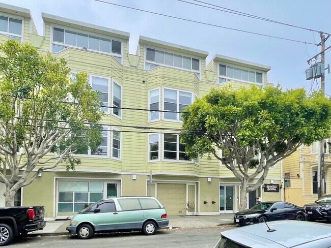 Building Photo - Sun Drenched Mission Loft! Top floor/Penthouse unit! 1BD/2BA! 1,202 SqFt! Parking! Laundry! Stora...