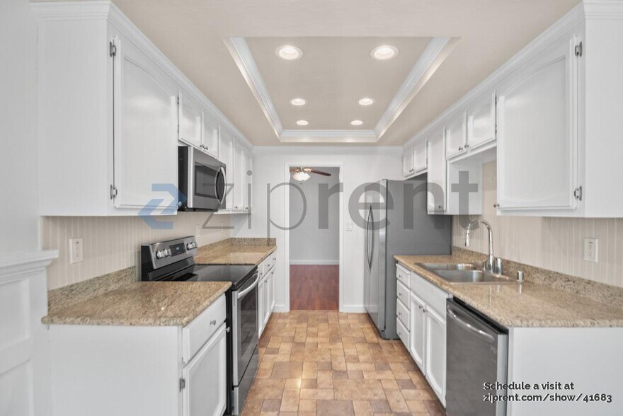 Building Photo - 426 W Campbell Ave