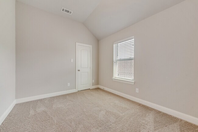 Building Photo - 4037 Hawthorne Dr