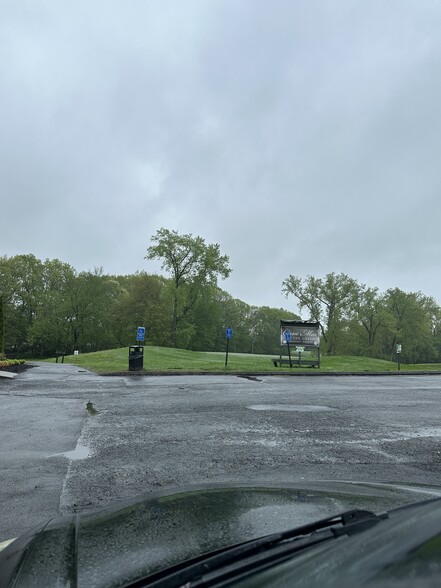 Building Photo - 101 Country Club Ct