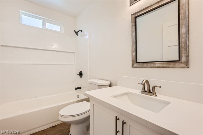 Building Photo - 2422 La Luna Dr