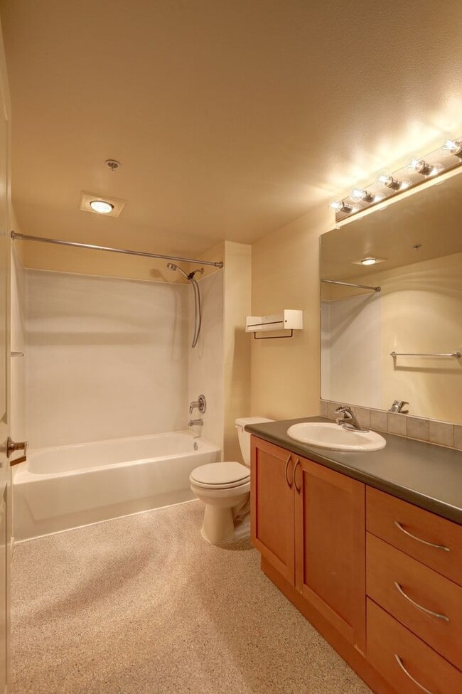 Building Photo - Downtown Bellevue One Bedroom One Bath Con...