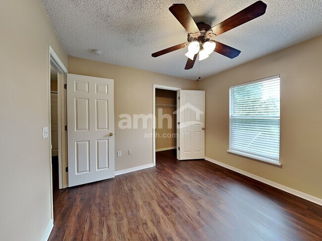 Building Photo - 12911 Parkington Dr