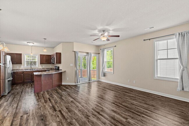 Building Photo - Holly Ridge Townhouse For Rent!