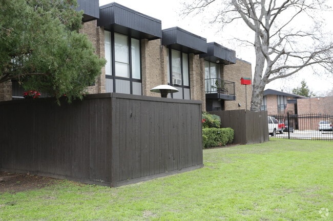 Primary Photo - Esperanza Sober Living Apartments