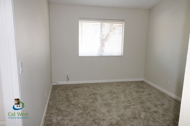 Building Photo - $2795 - 2 Bedroom, 2 Bath Condo w/ AC in G...