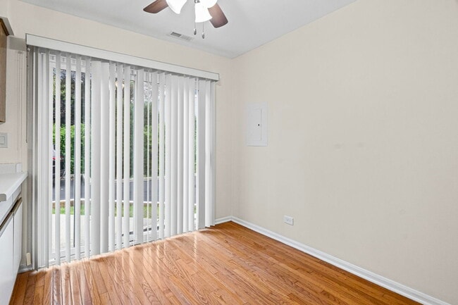 Building Photo - 1725 Pickwick Ln