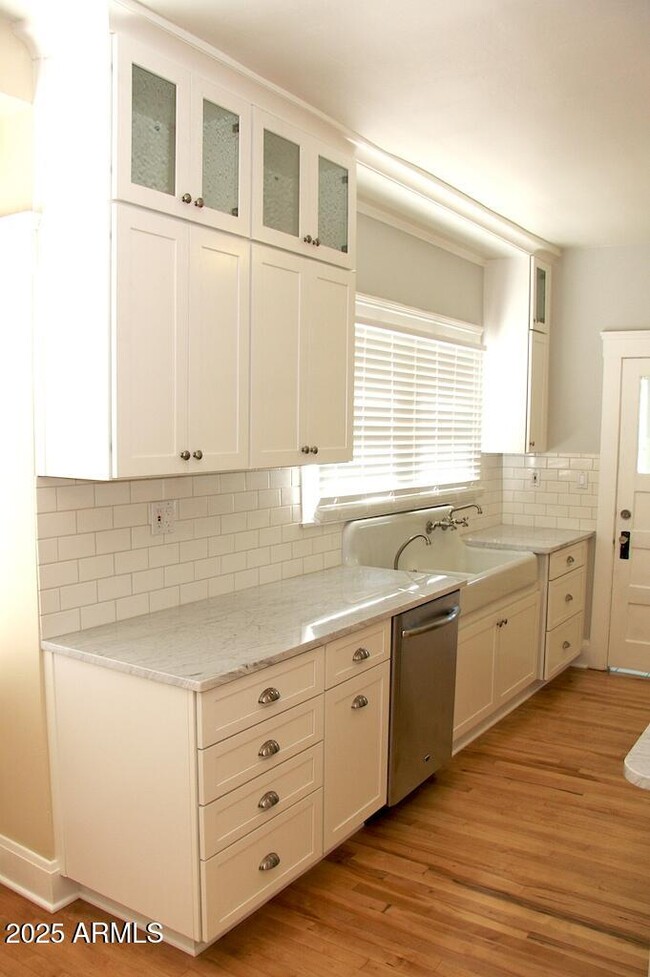 Building Photo - 59 W Encanto Blvd