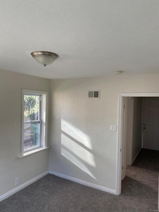Building Photo - Fantastic 1bd/2ba home! Coming soon!