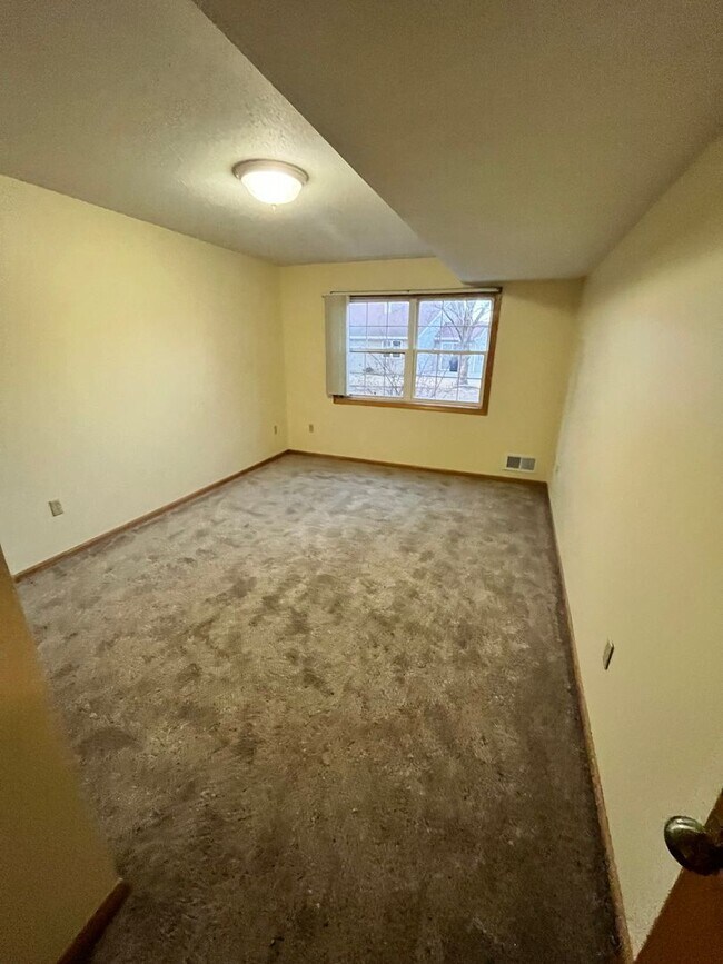 Building Photo - 5624 Gables Dr