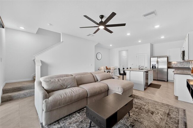 Building Photo - 3504 White Dandelion Ct