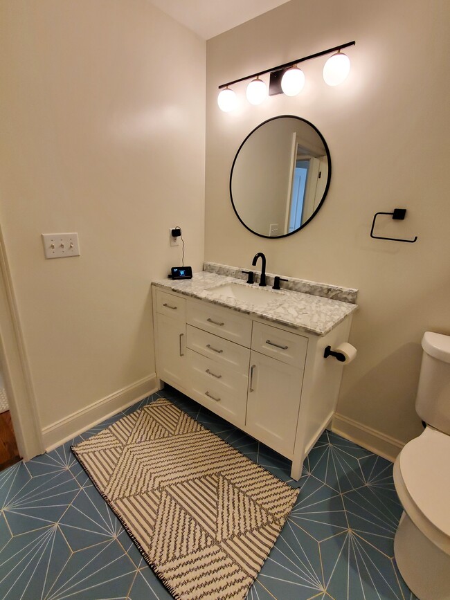 Main Bathroom - 3009 Alston Dr