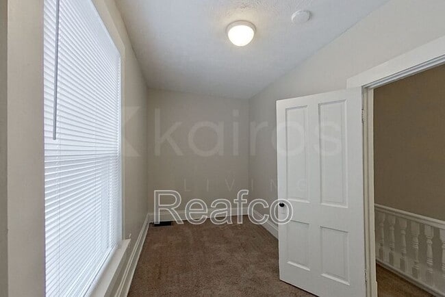 Building Photo - 966 Oakwood Ave
