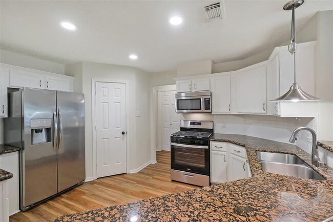 Building Photo - 21734 Maple Bluff Dr