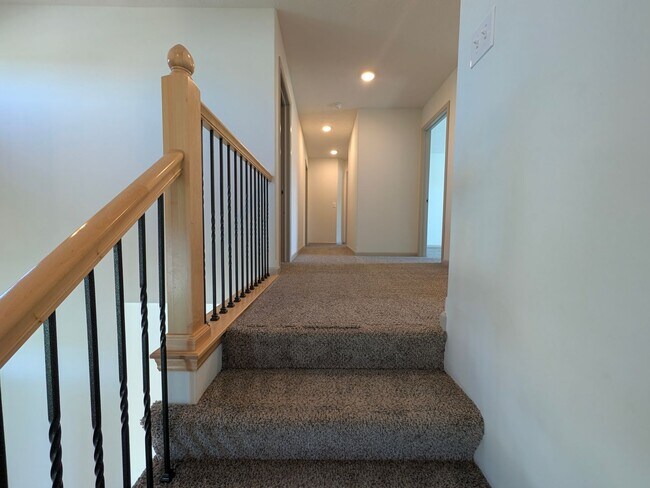Building Photo - 5011 Clearwater Dr