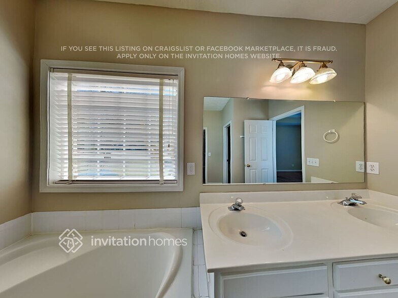 Building Photo - 1424 Fairbrooke Ct