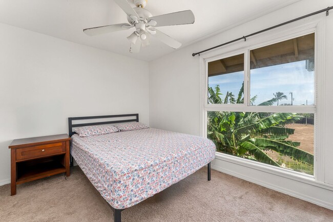 Building Photo - 3bd/2ba upstairs unit with deck