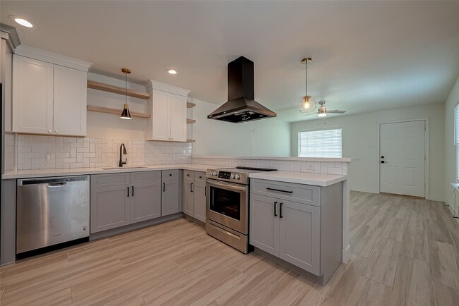 Building Photo - 915 Adele St