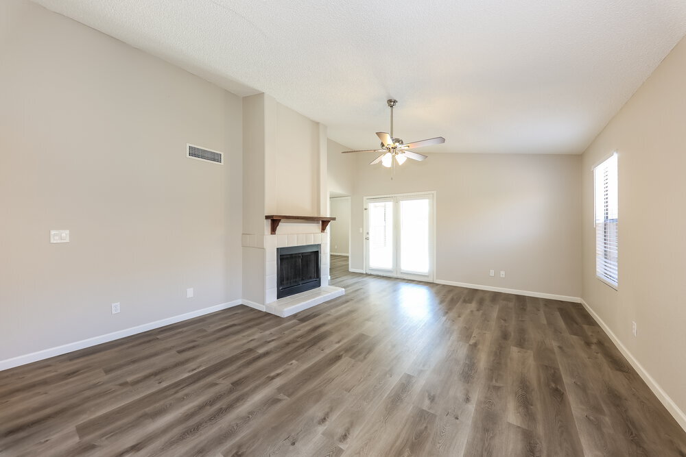 Building Photo - 8938 N 64th Ln