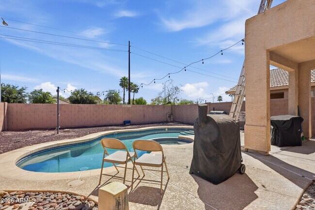 Building Photo - 2033 N 107th Dr
