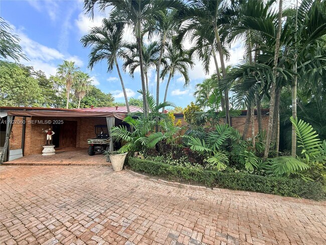 Building Photo - 5877 SW 123rd Ave