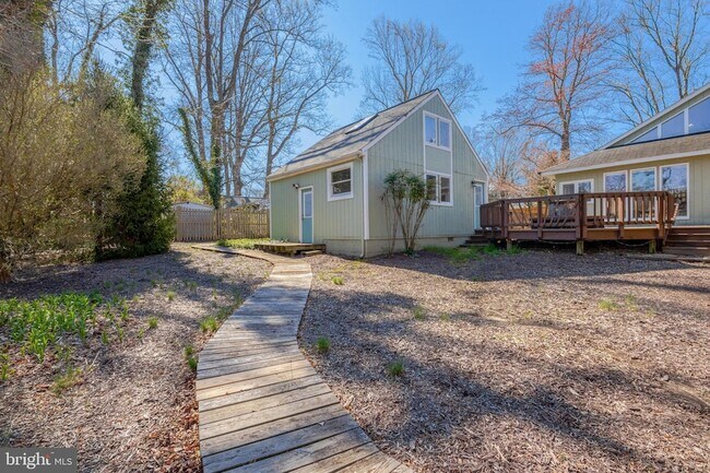 Building Photo - 2031 Hillside Dr