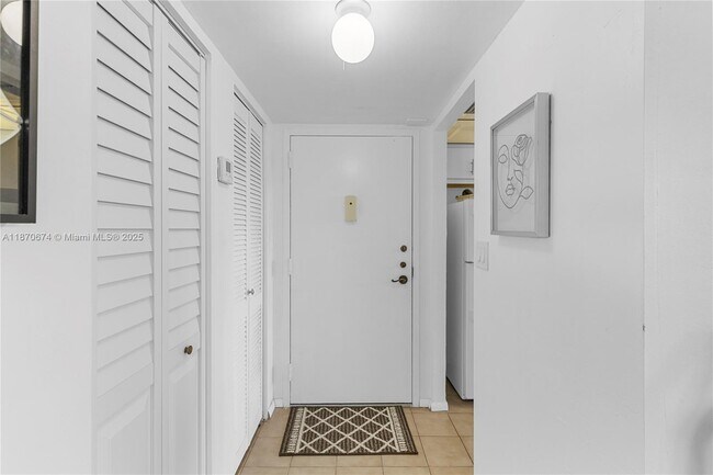 Building Photo - 1000 St Charles Pl