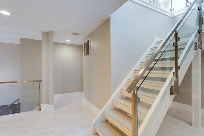 Building Photo - 4611 Charleston Terrace NW