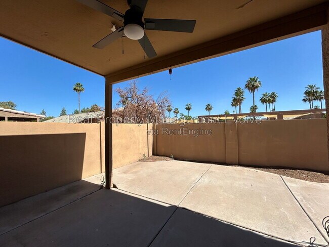 Building Photo - 5943 W Drake Ct