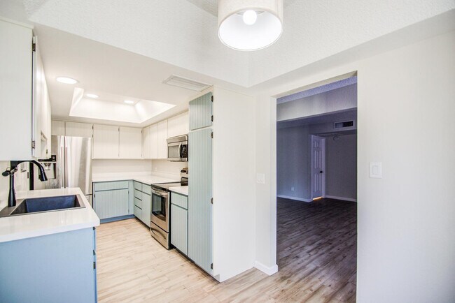 Building Photo - 7761 N 19th Dr