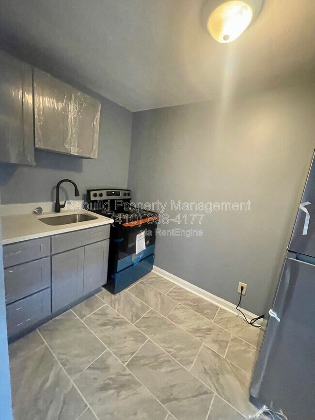 Building Photo - 4037 Edgewood Rd