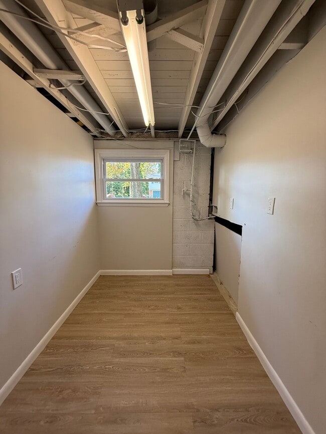 Building Photo - 205 Mardale Dr