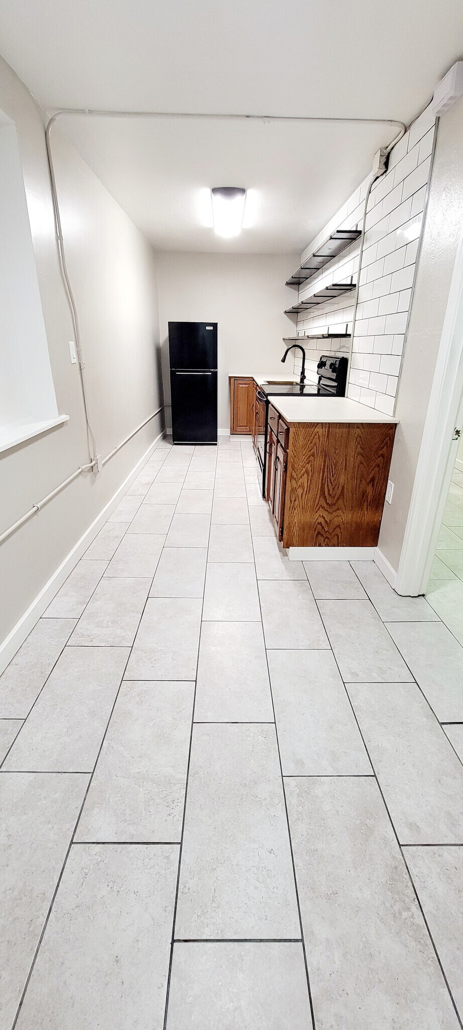 Dinning area - 206 E Broadway St