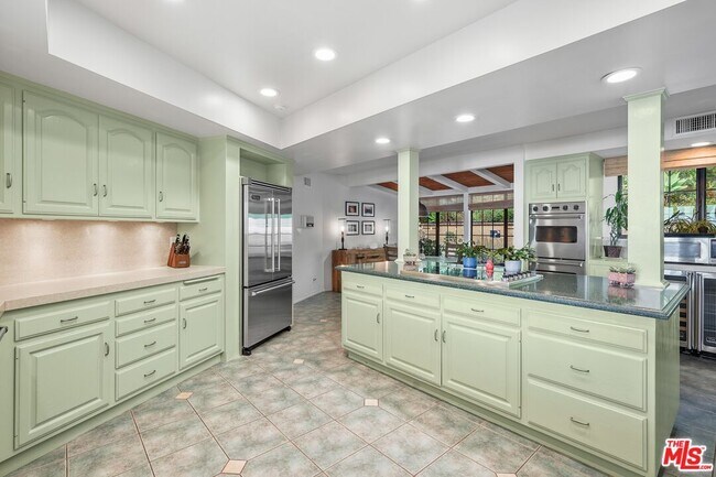 Building Photo - 4244 Avenida De La Encinal