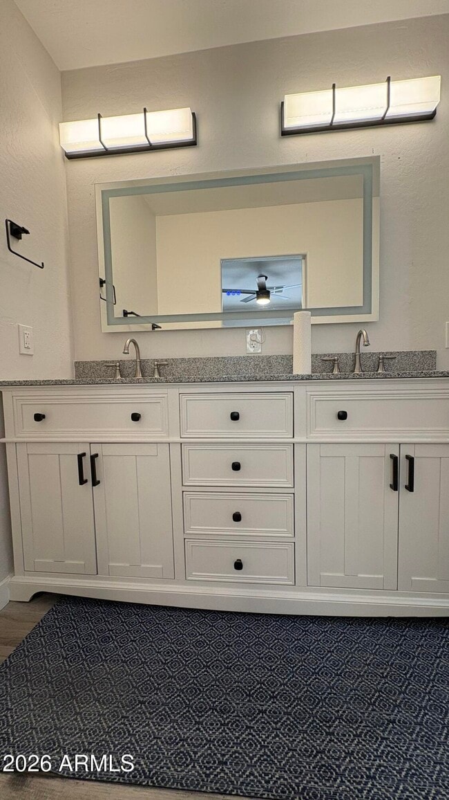 Building Photo - 4422 W Greenway Rd