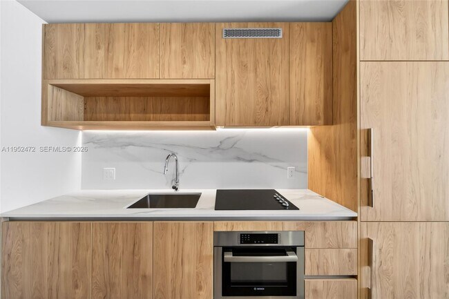 Building Photo - 11 NE 6th St