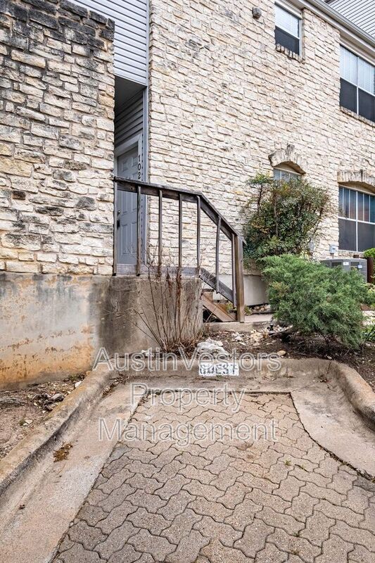 Building Photo - 2520 Quarry Rd