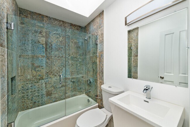 Building Photo - Fully Furnished, Oceanfront Boardwalk in Newport Beach