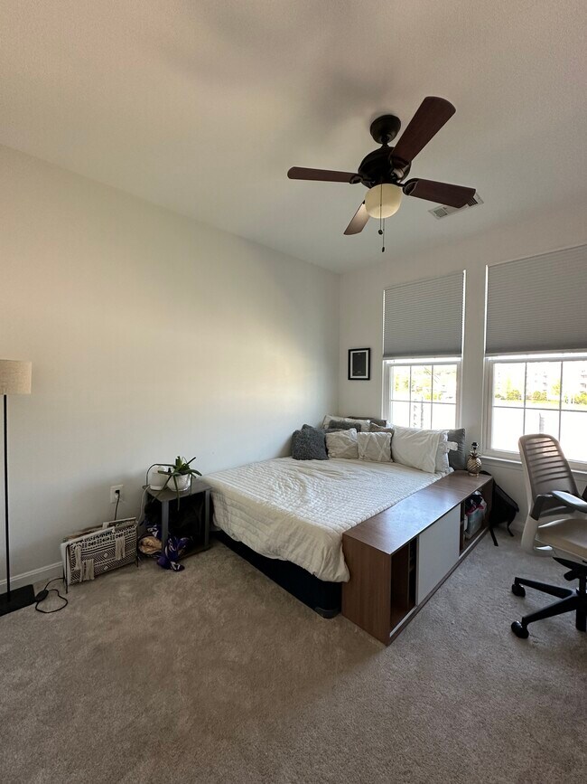 Building Photo - 2465 Army Navy Dr