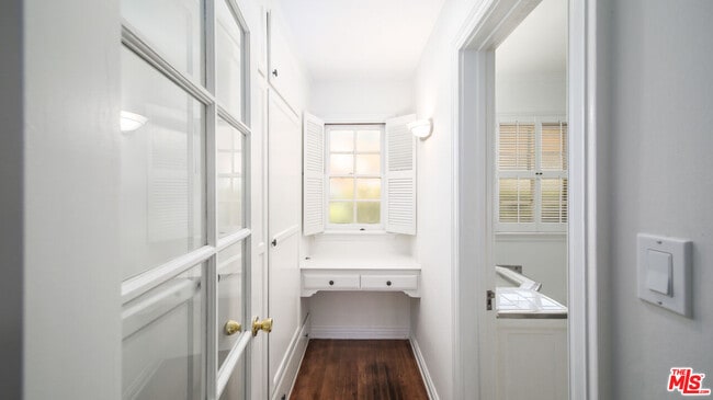 Building Photo - 1284 S Beverly Glen Blvd