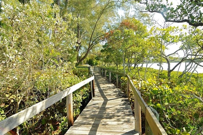 Building Photo - 1611 Clower Creek Dr