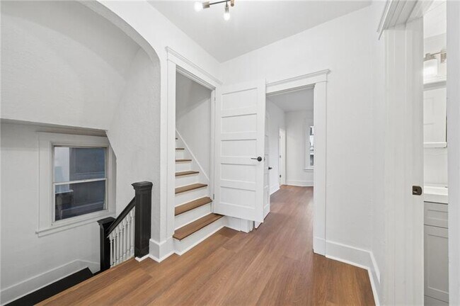 Building Photo - 1020 Jancey St