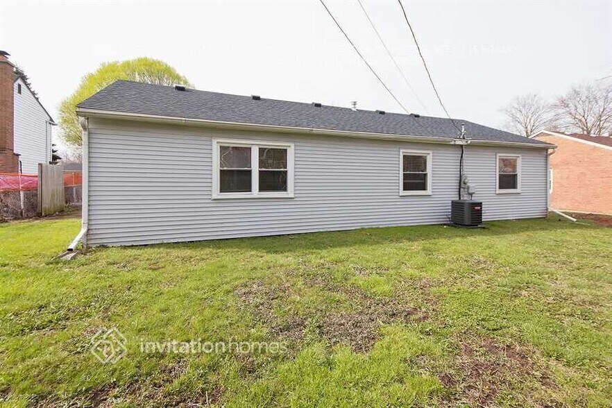 Building Photo - 289 Seabury Rd