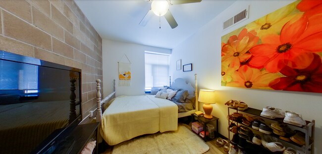 Building Photo - 1116 Moro St