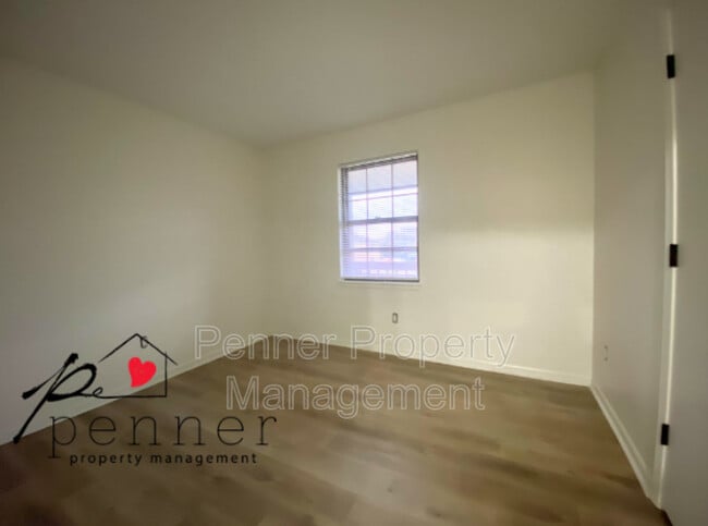 Building Photo - 2100 SW 8th St