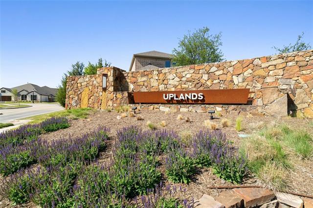 Building Photo - 915 Uplands Dr