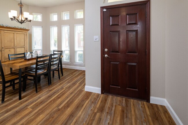 Building Photo - 3410 Los Alamos Ln